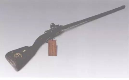 明代人赵士桢发明了能连续射击的多管迅雷铳.1674年,清代火