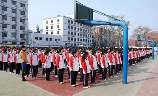 北京各大中小学校服对比照:有木有你的菜