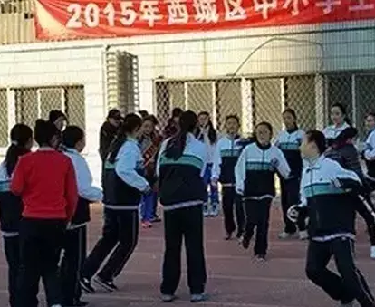 北京各大中小学校服对比照有木有你的菜