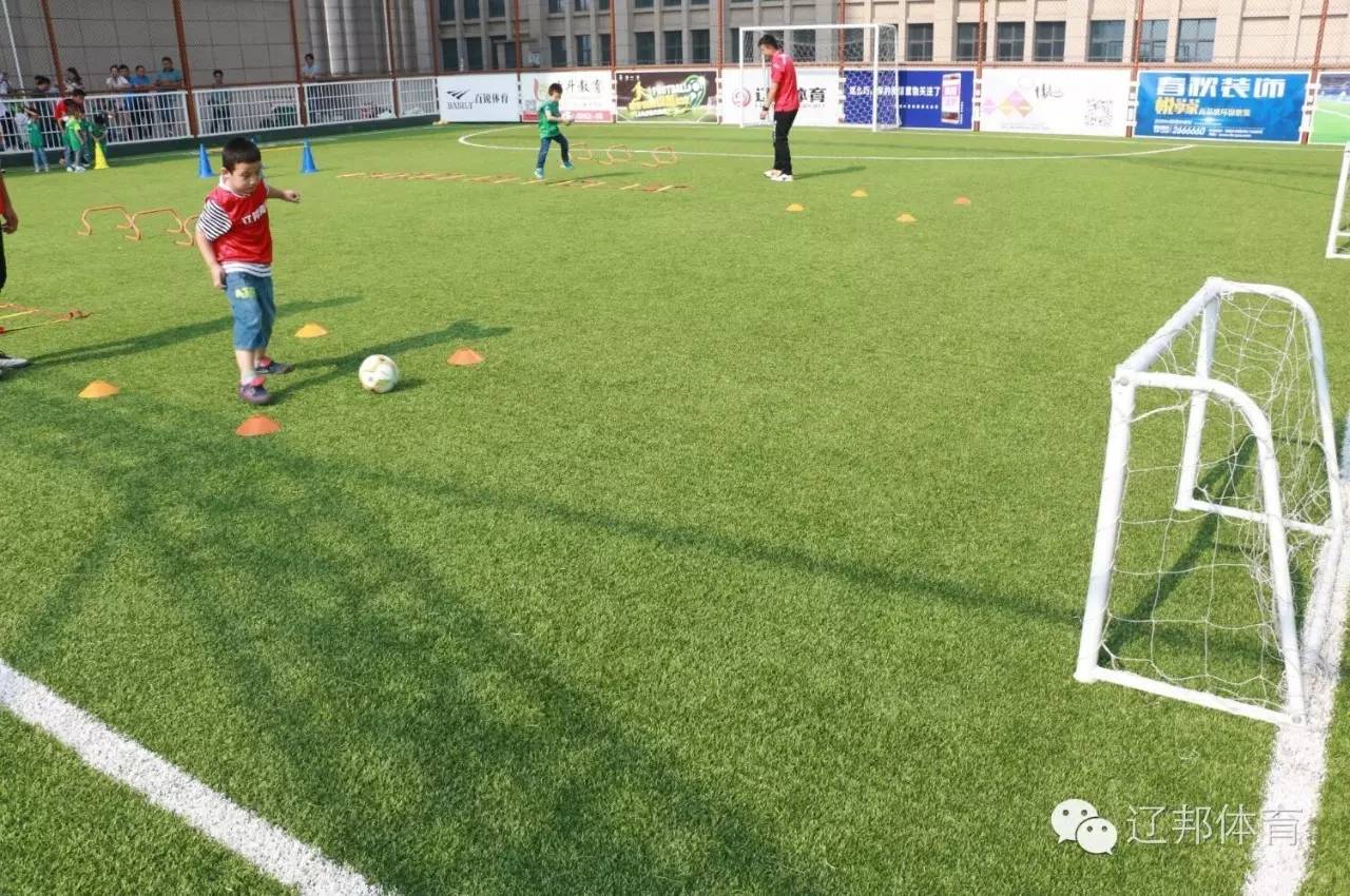 映湖山庄幼儿园周末亲子足球体验活动 - 微信公
