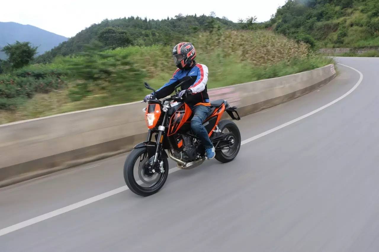 拾阶而上:2016 ktm 690 duke 初次试驾