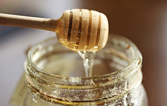 蜂蜜可以直接涂在脸上吗 蜂蜜美容法需谨记