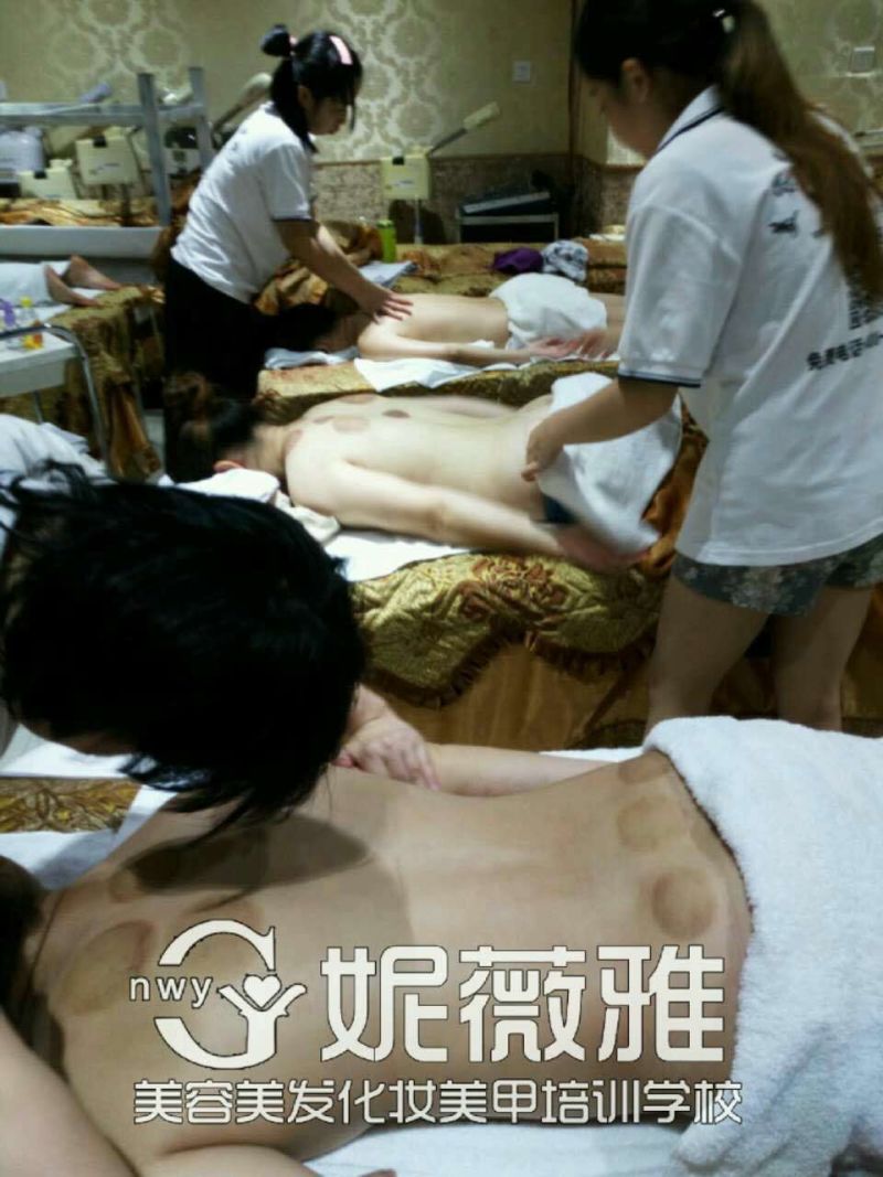 深圳美容培训课堂:学习背部舒缓经络调理按摩手法