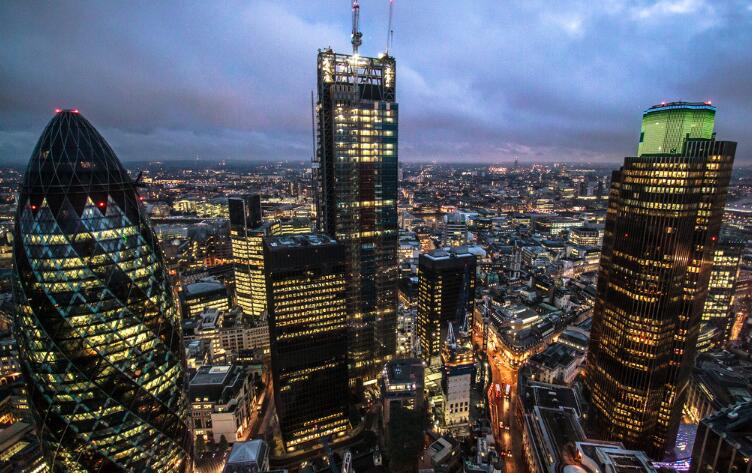 伦敦的繁华 和其国际金融中心地位密不可分 返回搜