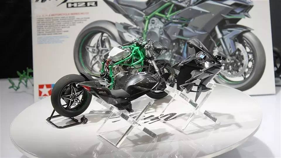 这辆川崎ninja h2r的售价不到300元