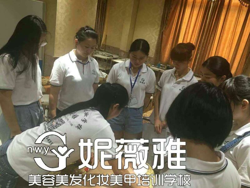 深圳美容培训课堂:学习背部舒缓经络调理按摩