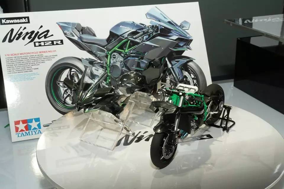 这辆川崎ninja h2r的售价不到300元