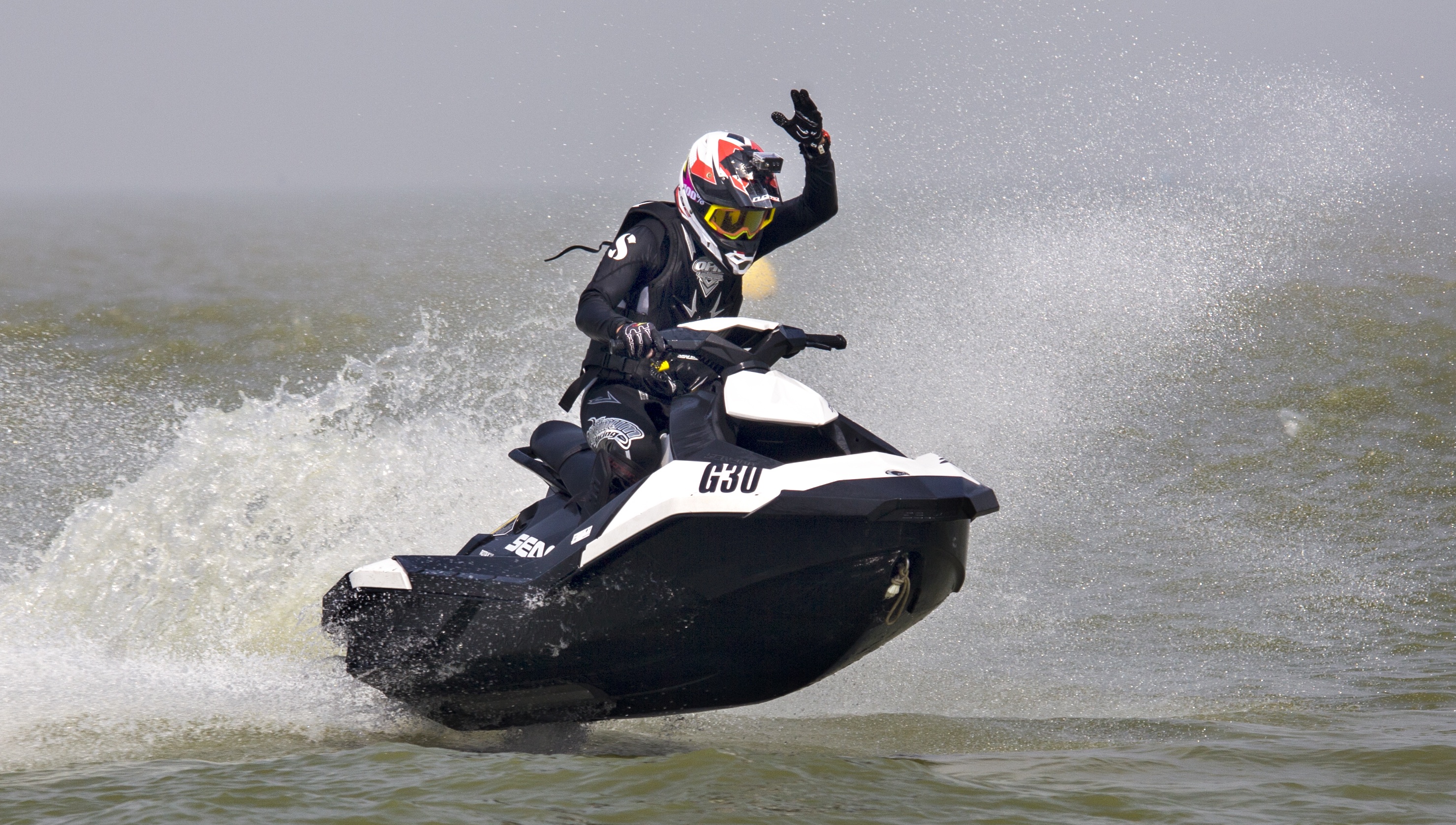 低价出售2013年庞巴迪215马力摩托艇