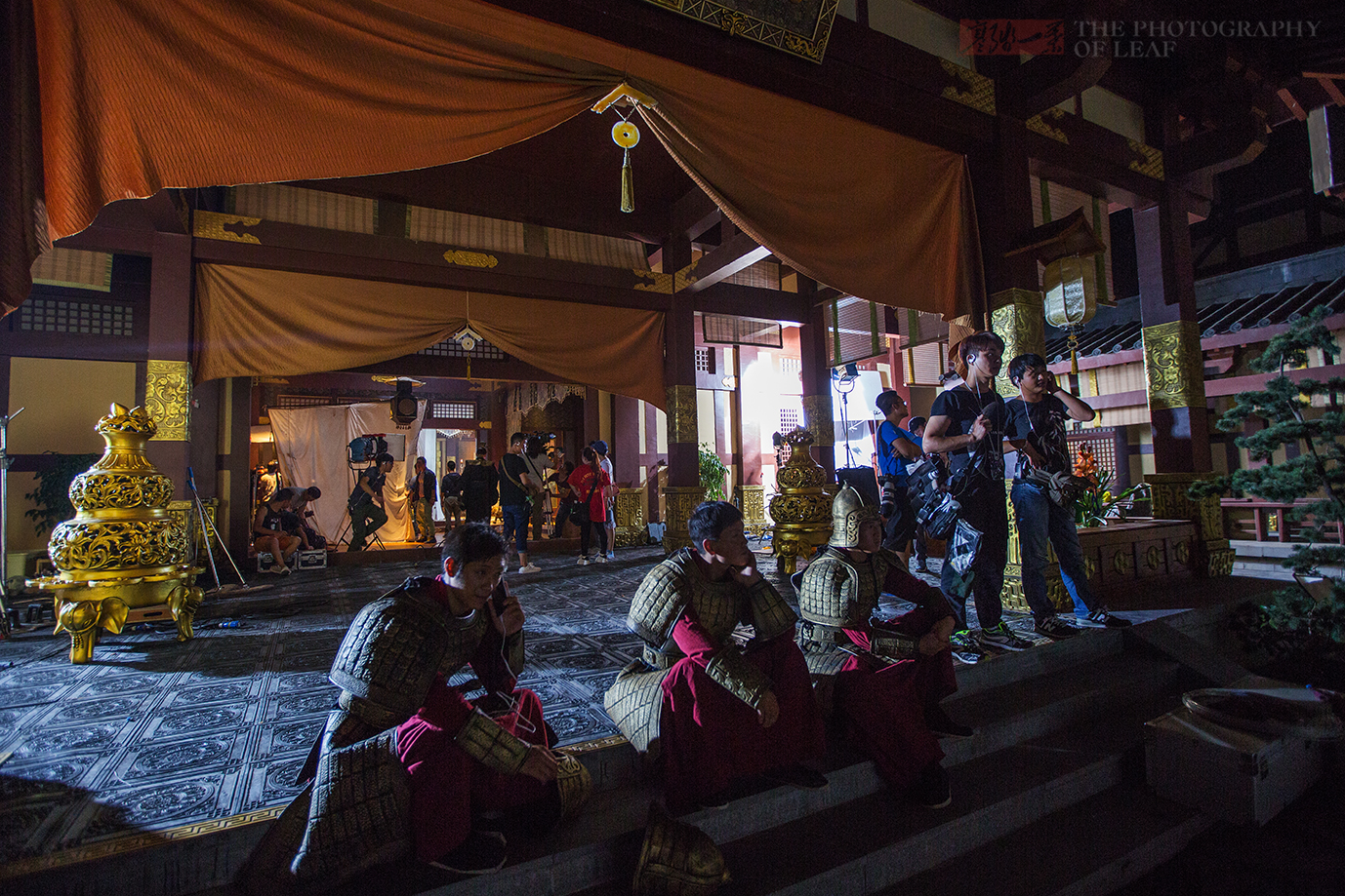 实拍：夜探横店影视城拍摄基地，揭示群演的艰辛