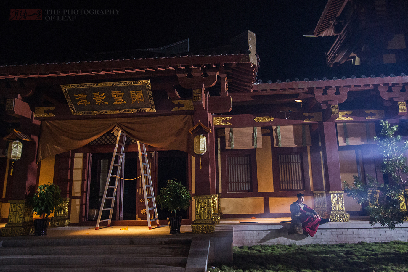 实拍：夜探横店影视城拍摄基地，揭示群演的艰辛