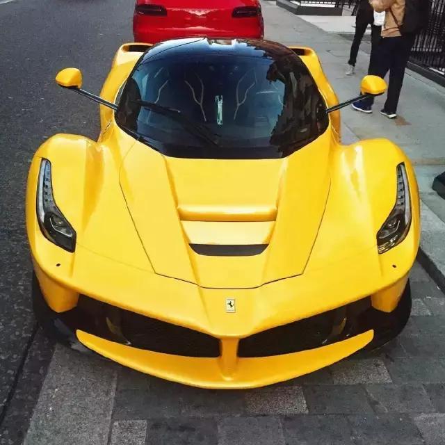 街拍黄色法拉利-laferrari