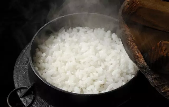 蒸米饭时加点物品！马上好吃几十倍！