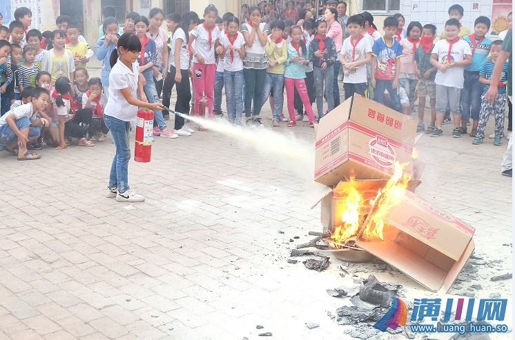 潢川第十一小学圆满举行疏散消防演练