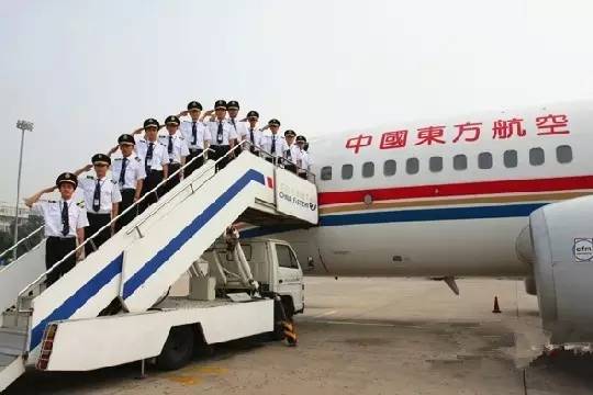 东方航空 招聘_这些航空公司已宣布飞机上可以用手机了 到底怎么用(2)