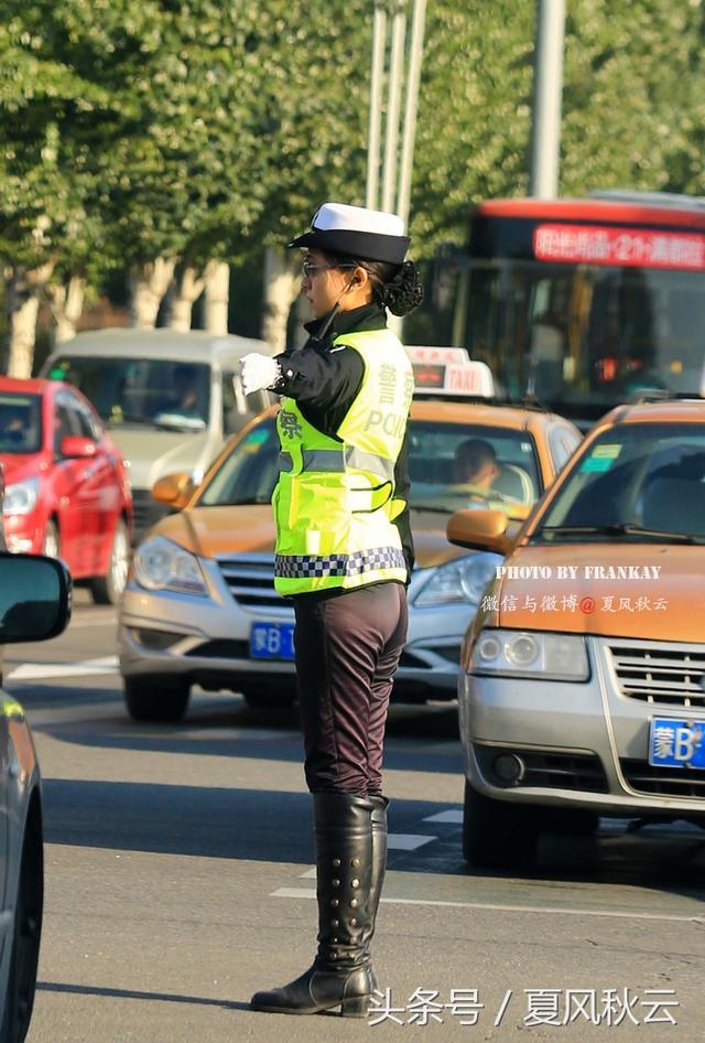 包头街头英姿飒爽的美女交警