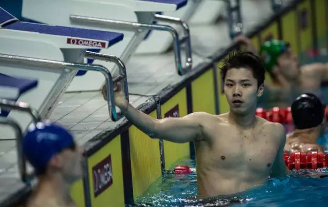 这个小伙砸叫 李广源, 也是 国家游泳队队员, 和傅爷同样来自浙江队