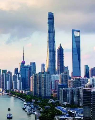 历时8年建设的 世界        , 中国         上海地标性建筑——"上海