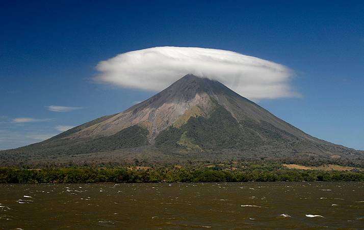 滚烫的岩浆炙热的火焰探秘全球10大火山探险地