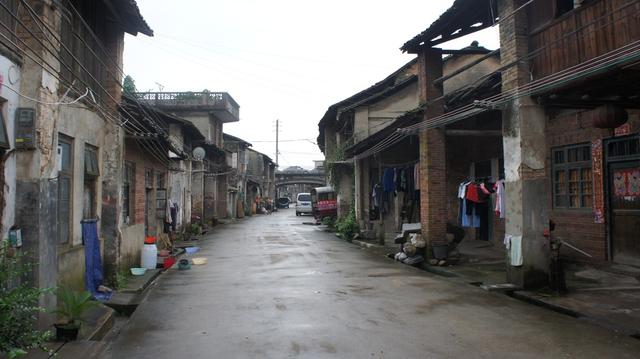 旅游 正文  界首古镇位于桂林市兴安县北部,为中国历史名镇.