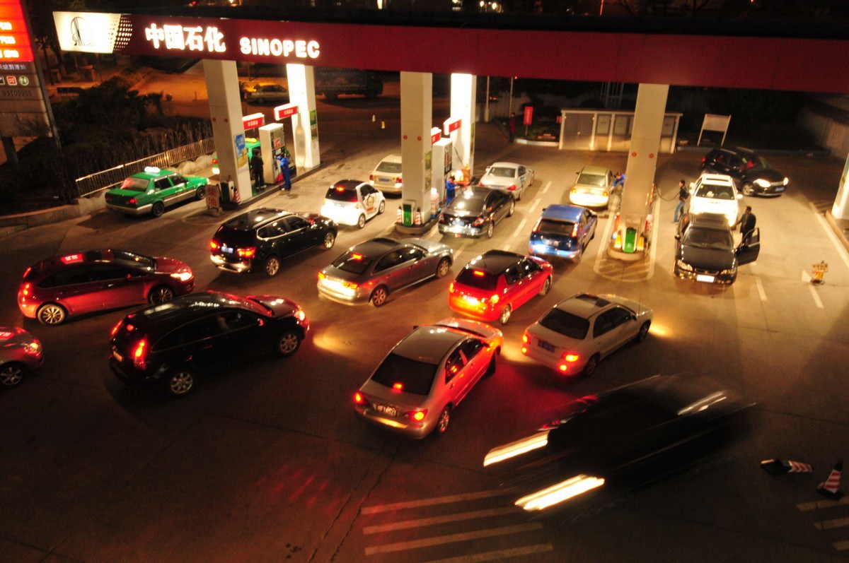 【加国新闻】Costco加油站汽车突然爆炸起火！差点引爆整个加油站！！_搜狐汽车_搜狐网