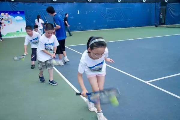 如何对儿童进行网球的球感训练?