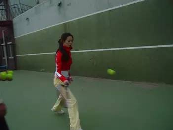 如何对儿童进行网球的球感训练?