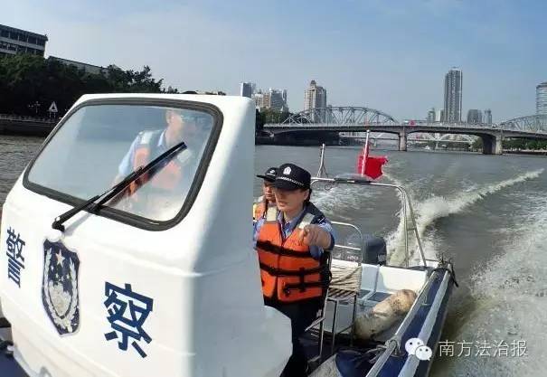 广州水警驾艇巡逻  警方供图