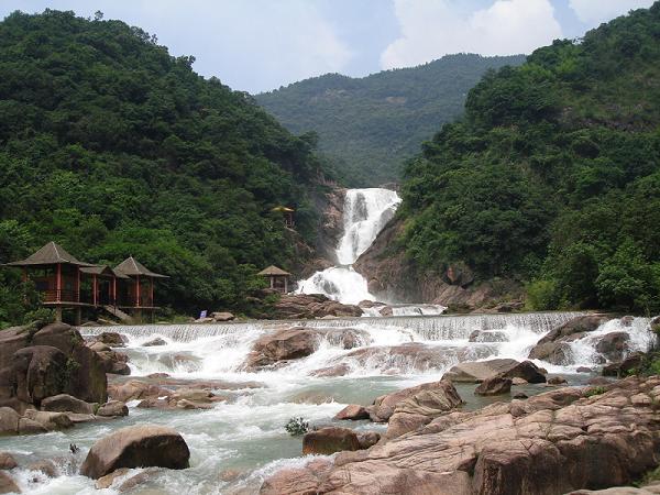 龙门南昆山三寨谷旅游度假区,三寨谷里,石水相依!