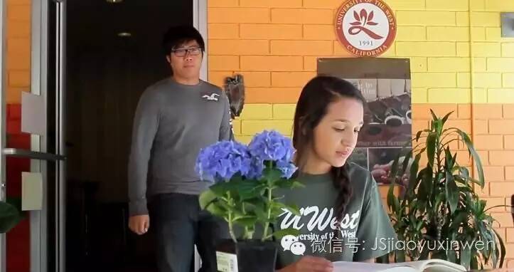 大学校长 史蒂芬·摩根 左六:南京师范大学金陵女子学院副院长 韦清琦