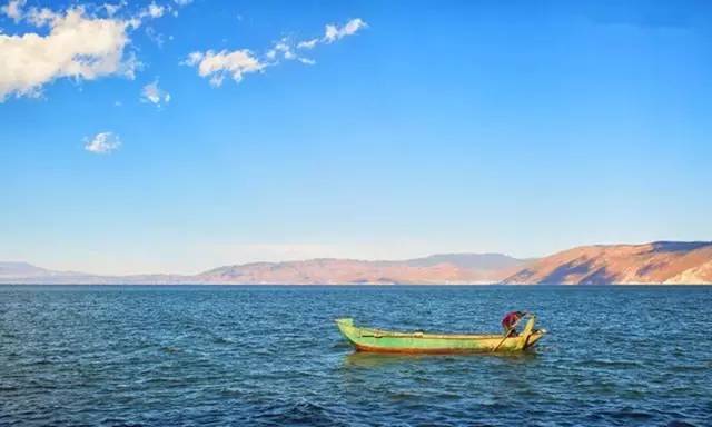 洱海婚纱取景_大理洱海婚纱摄影图片