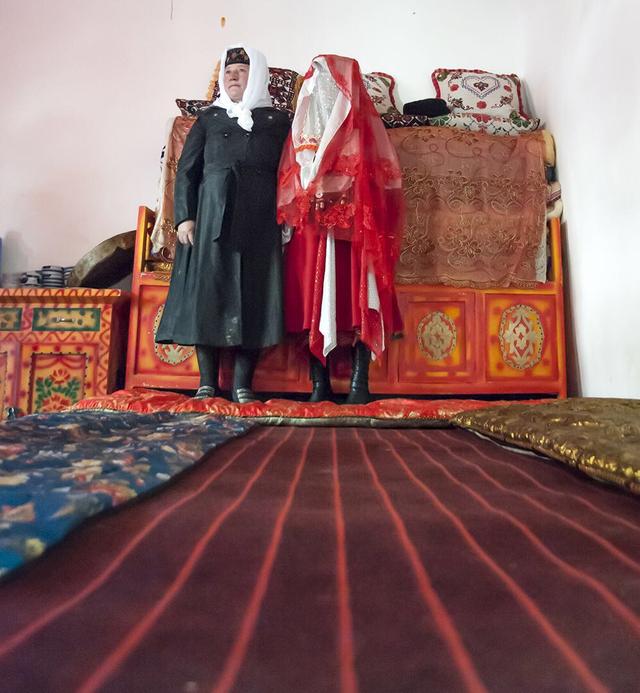 根据2010年第六次全国人口普查统计,塔吉克族人口数为51069人,主要