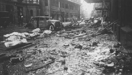 淞沪会战中国空军误炸上海市区千余人伤亡现场