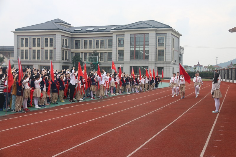 诸暨市店口镇弘毅小学红色旗帜代代相传