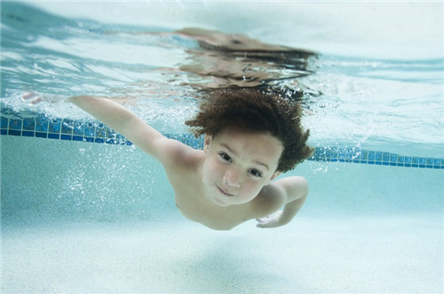 什么是干性溺水 孩子学游泳切勿掉以轻心