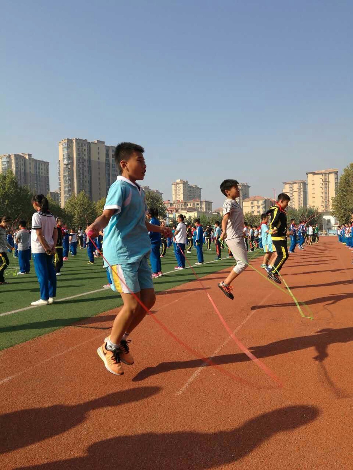 青岛金水路小学举行"阳光体育,活力金水"秋季运动会