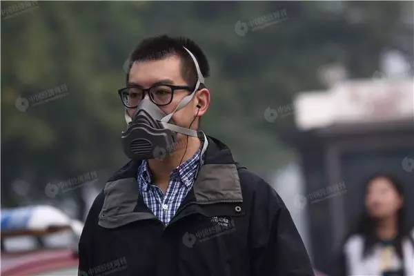 雾霾袭来的北京城,谁最激动?中国经济周刊微信