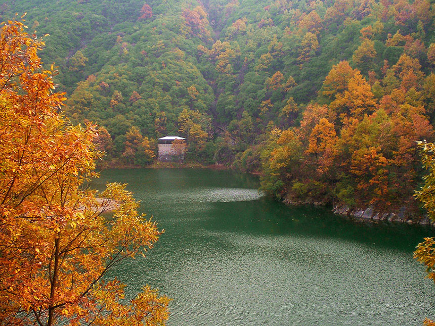 卢氏九龙山景区_九龙湖山水一色