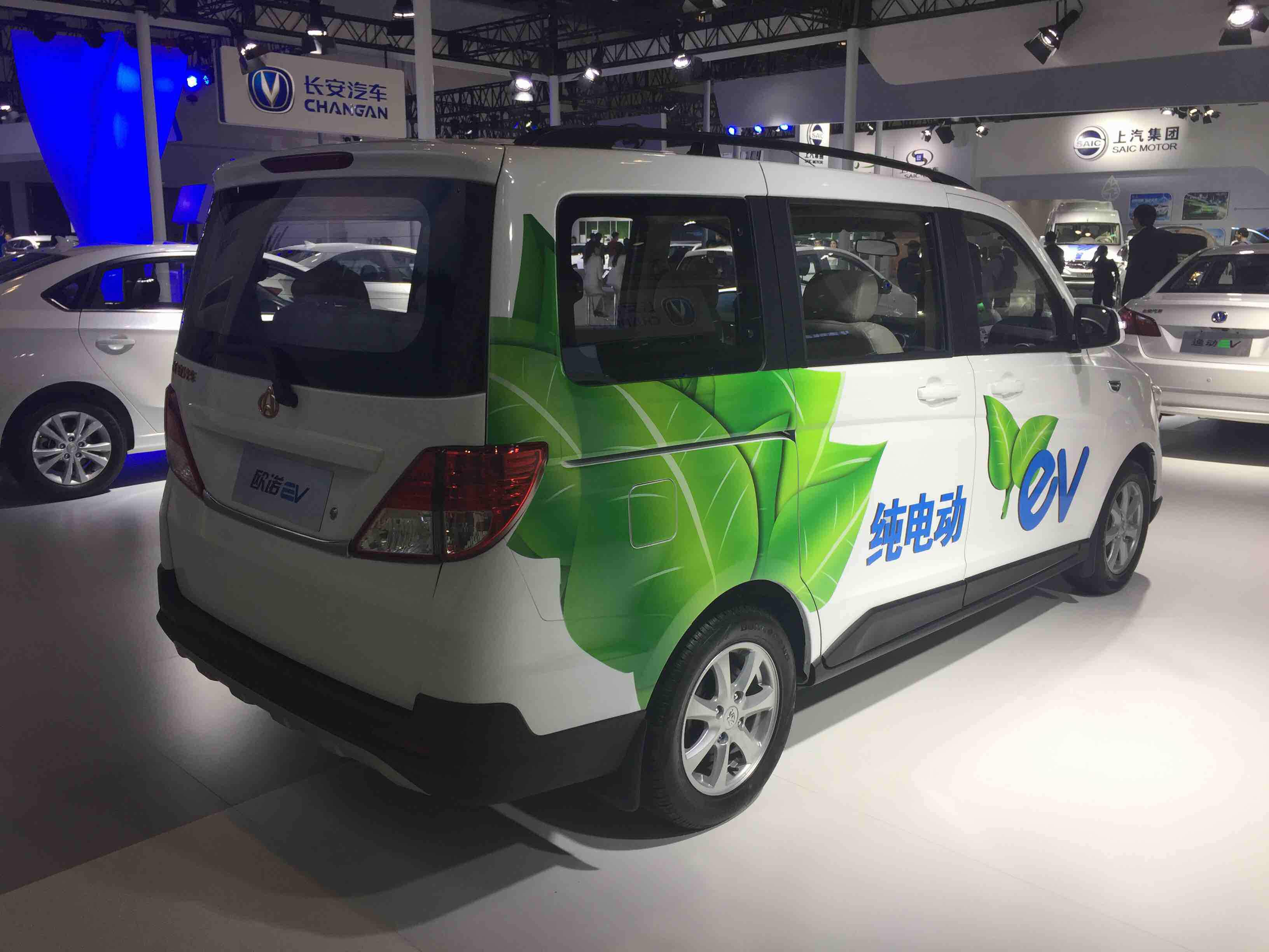 在本次新能源车展上,长安还发布了欧诺纯电动版,欧诺ev.