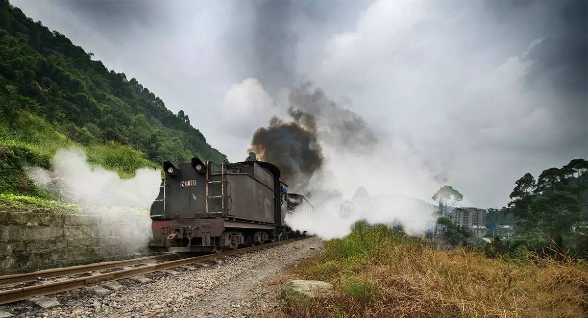 搭上最后的蒸汽小火车,穿越到五十年代的四川小镇