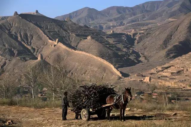 生发生活对长城多有破损,唯有守口堡生存较好,加之长城随山势扶遥直上