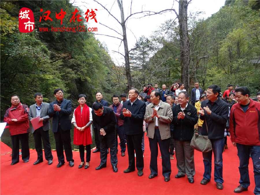 汉中市文物旅游局调研员周化银,南郑县县委常委,宣传部部长张军,南郑