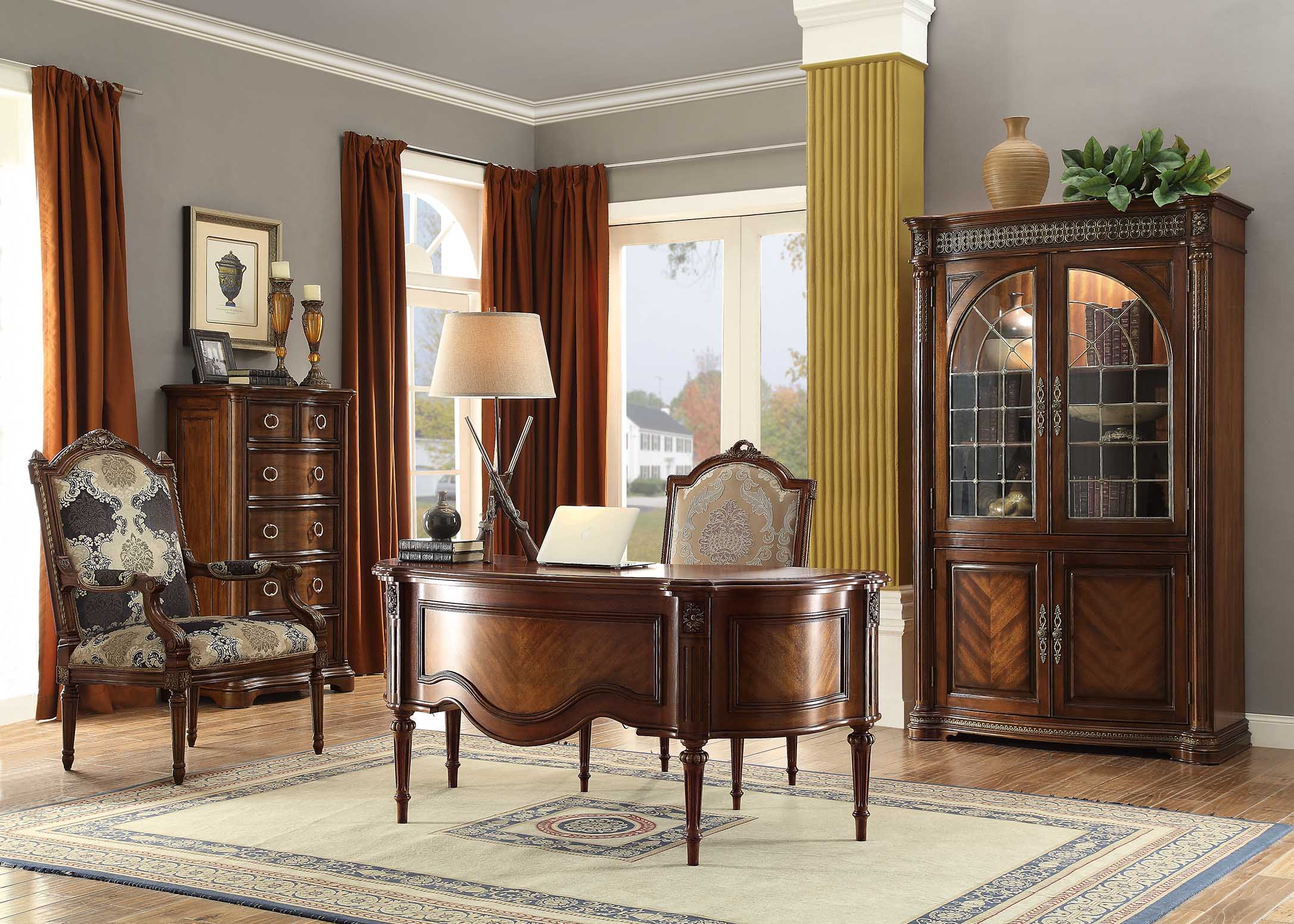 强调简洁,明晰的线条和优雅,得体有度的装饰是美式家具的特征.