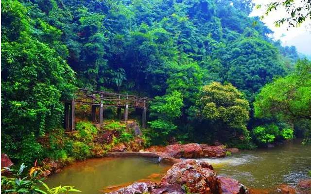 凤凰峡岭南小九寨原生态景区位于风景秀丽的台山大隆洞风景区内,素有