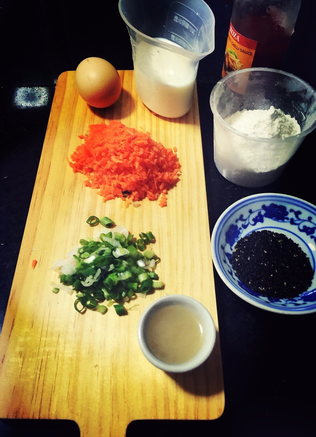 黑芝麻胡萝卜蛋卷：口感丰富超简单，快手早饭佳选！