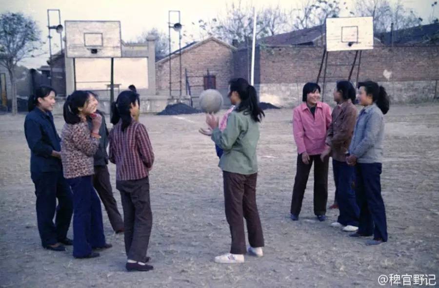 80年代体育课老照片刷爆朋友圈,我们的学校体