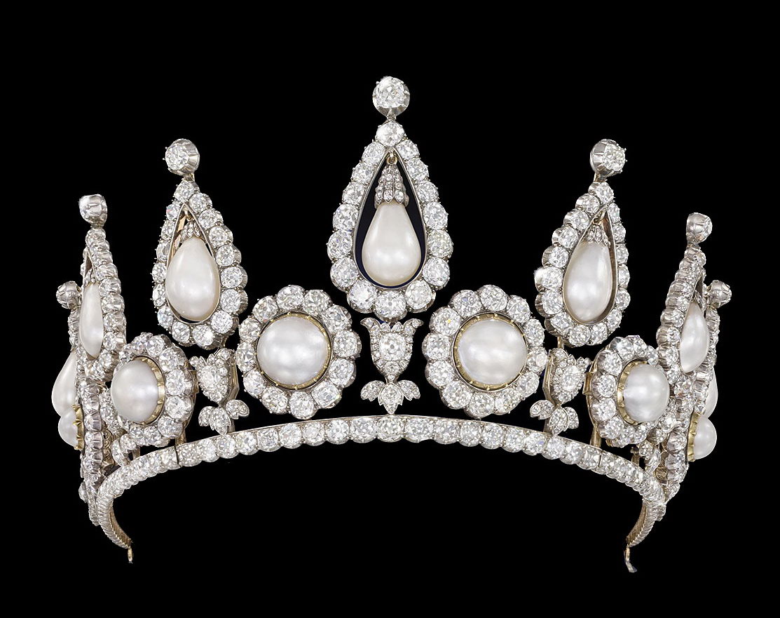 100年前王冠上的吊钟花元素，今天的高级珠宝会怎么演绎？|CHAUMET_腕表之家-珠宝