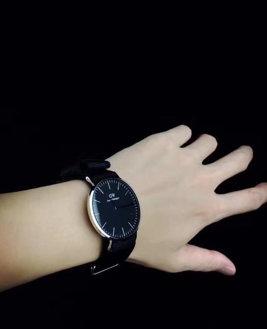 DW手表最新款黑色表盘超薄石英表