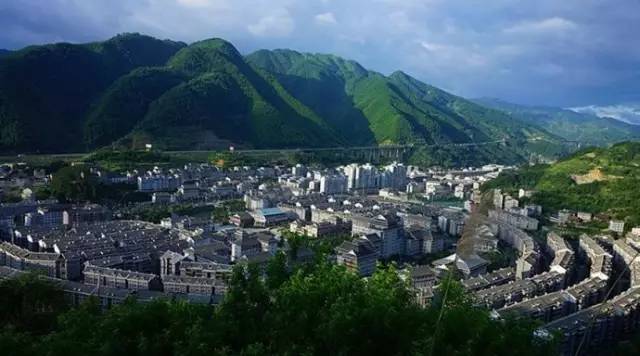 它是贵州史上最年轻的县城,没有围墙,村即是城