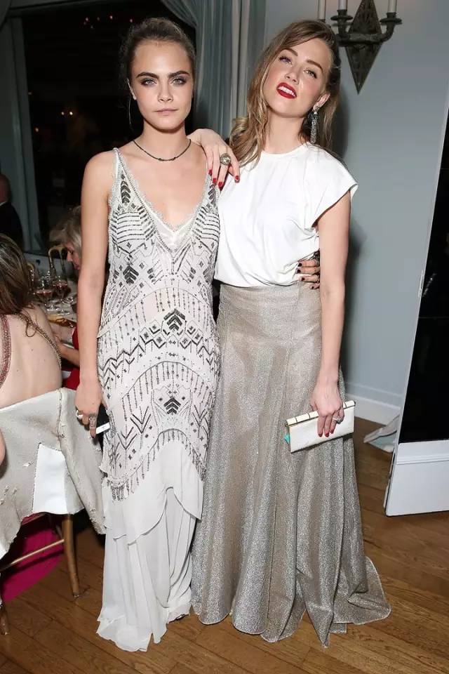 卡抽cara delevingne & 德普前妻amber heard偶尔