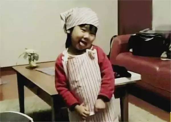 日本母亲逼4岁女儿拿刀做饭,只为这一天的到来